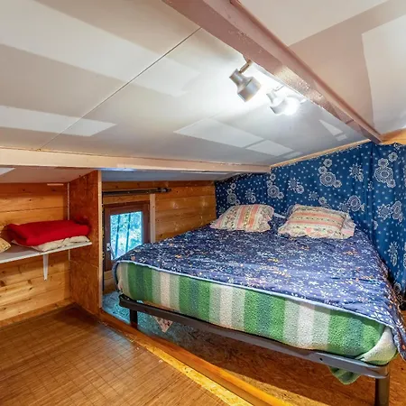 Chalet Chalet gite Saint-Paulet-de-Caisson